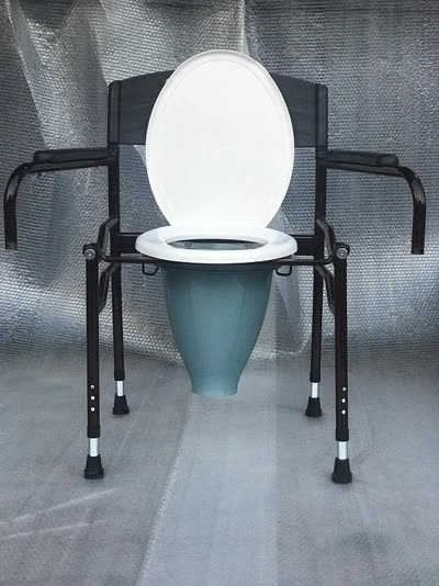 Comfort Plus Klozetli katlanabilir tekerlekli sandalye (Model 7111)
