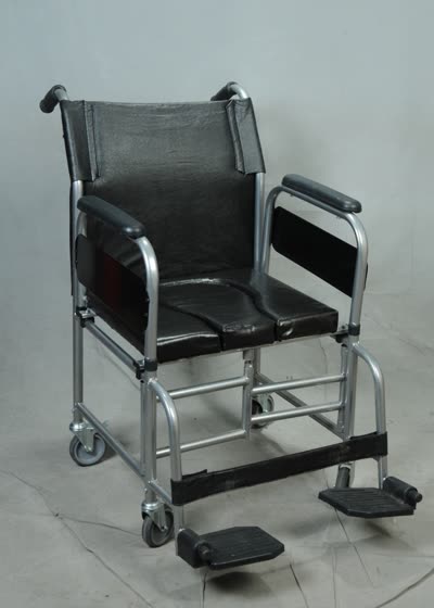 Comfort Plus Klozetli katlanabilir tekerlekli sandalye (Model 6069)